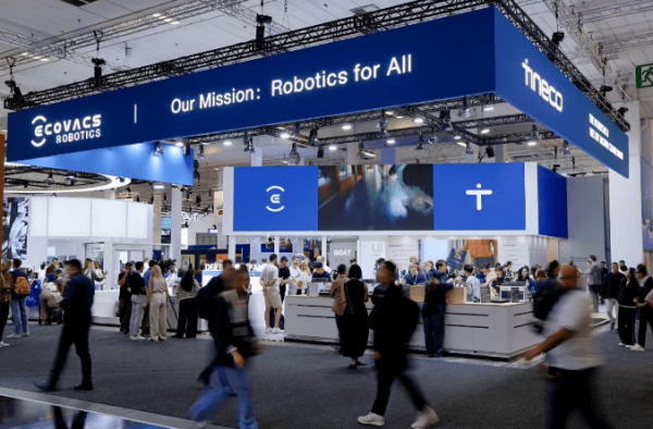 尚融 IFA2025：科沃斯首款无限续航滚筒洗地机器人 地宝 X11全球亮相